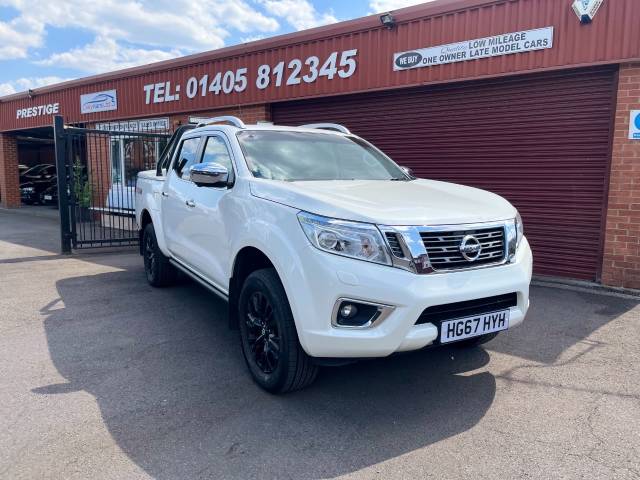 Nissan Navara Double Cab Pick Up Trek-1 2.3dCi 190 4WD Auto Pick Up Diesel White
